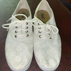 Ked’s White Lace Sneakers